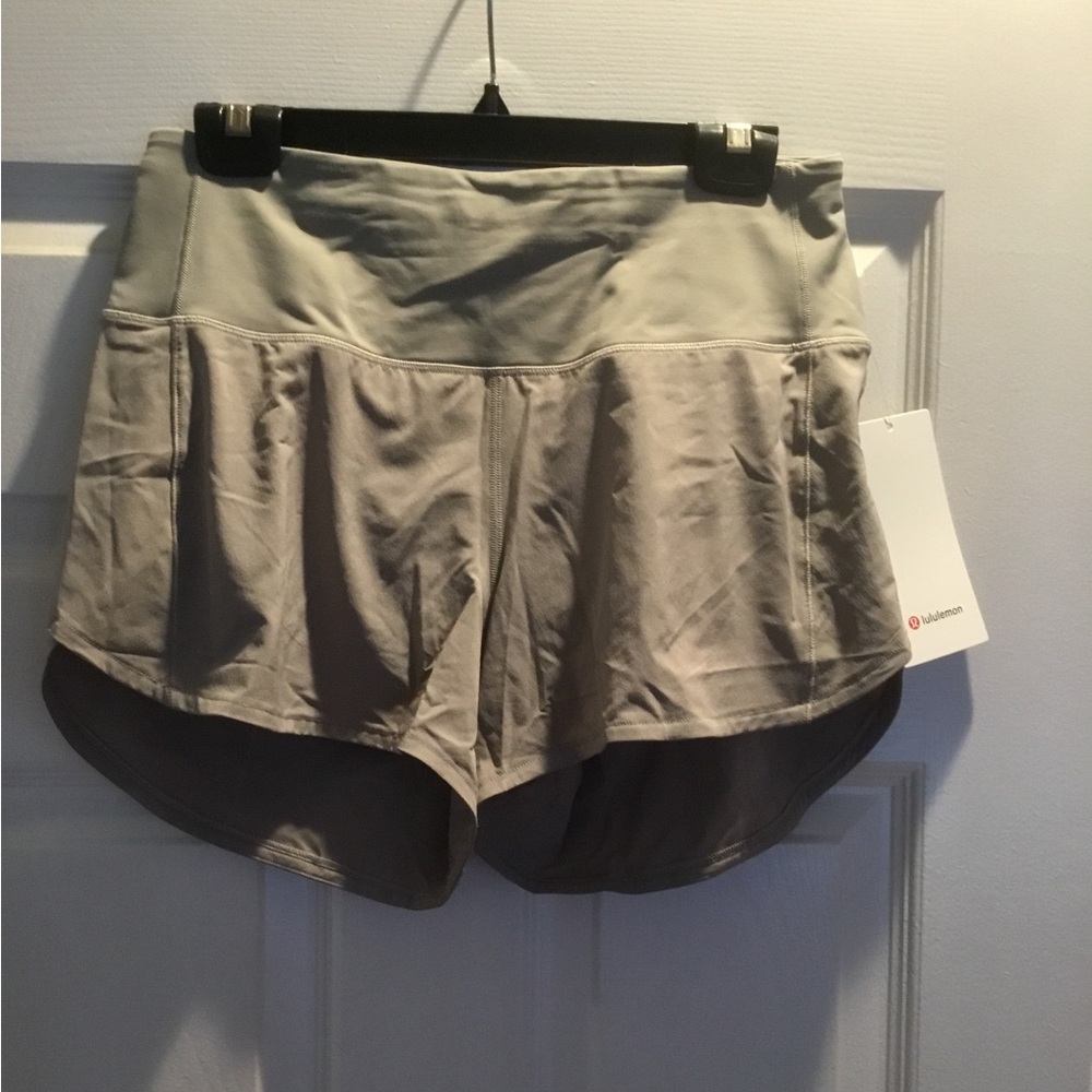 New - Lululemon speed up short size 6